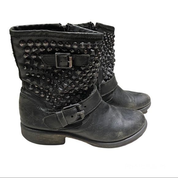 Steve Madden Shoes - Steve Madden Leather Distressed Rugged Studded Buckle Moto Boots Size 8